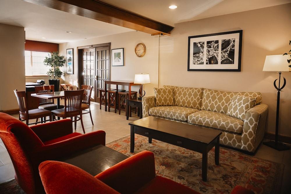 Travelodge Suites By Wyndham Regina - Eastgate Bay Extérieur photo