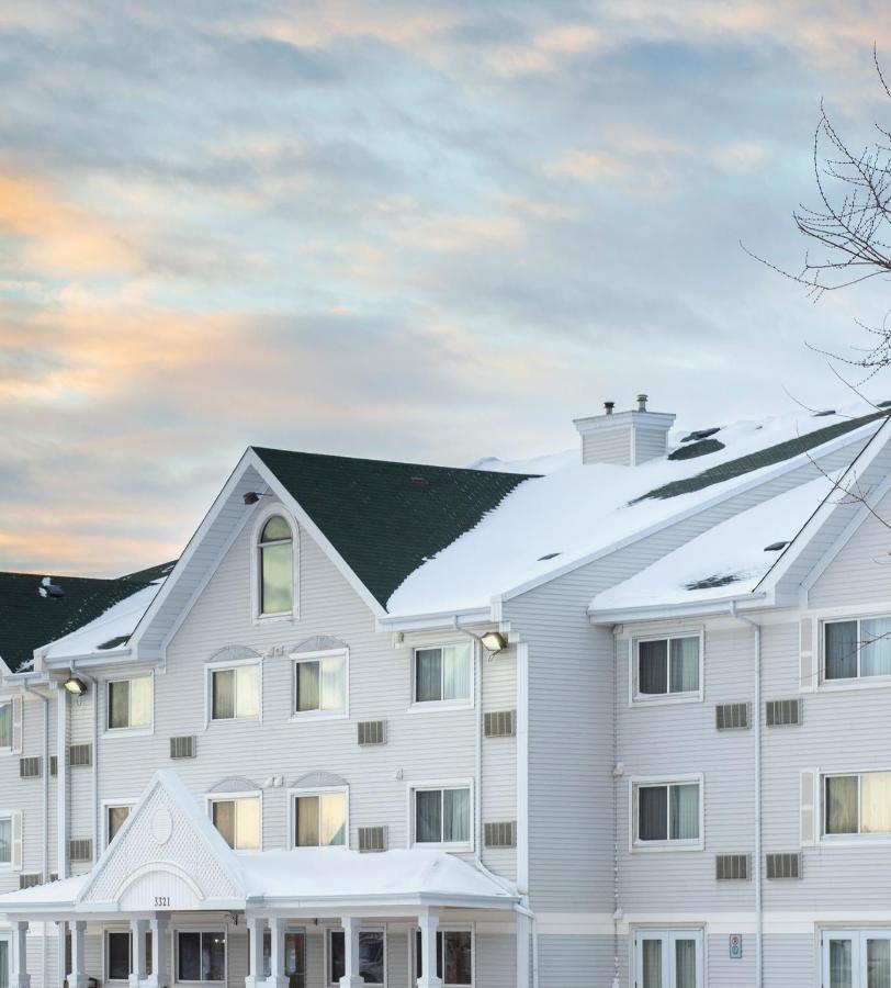 Travelodge Suites By Wyndham Regina - Eastgate Bay Extérieur photo