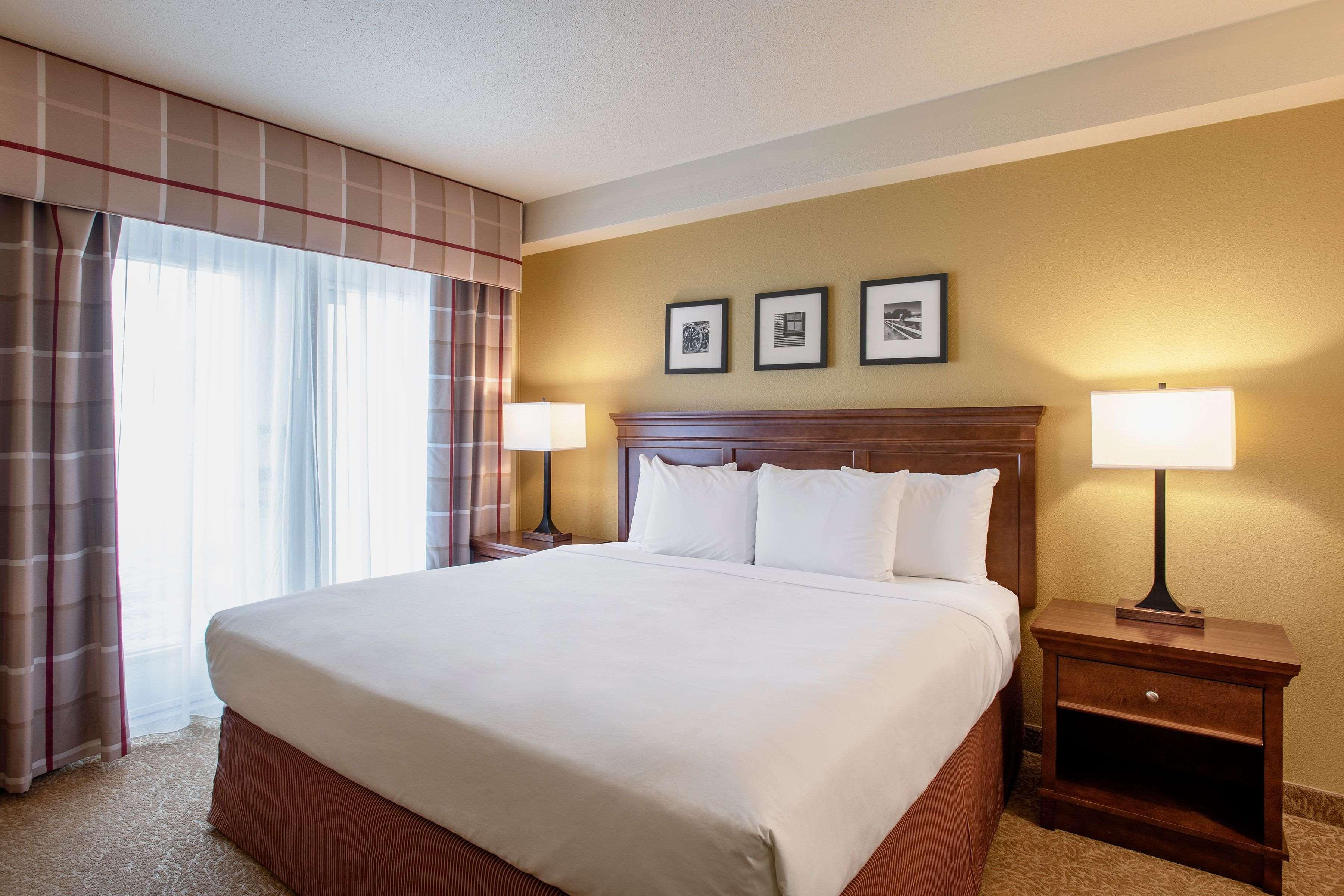 Travelodge Suites By Wyndham Regina - Eastgate Bay Extérieur photo