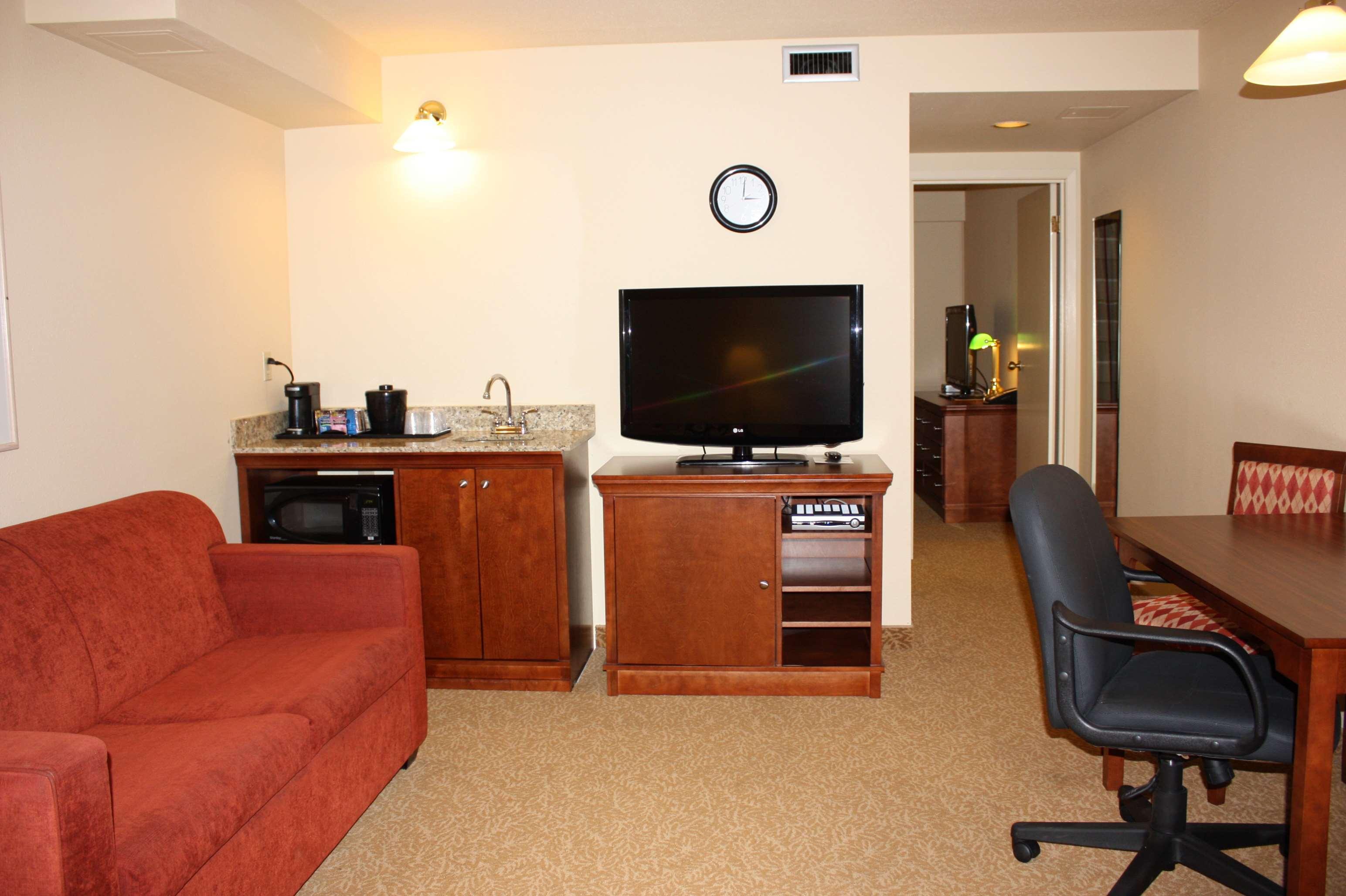 Travelodge Suites By Wyndham Regina - Eastgate Bay Extérieur photo