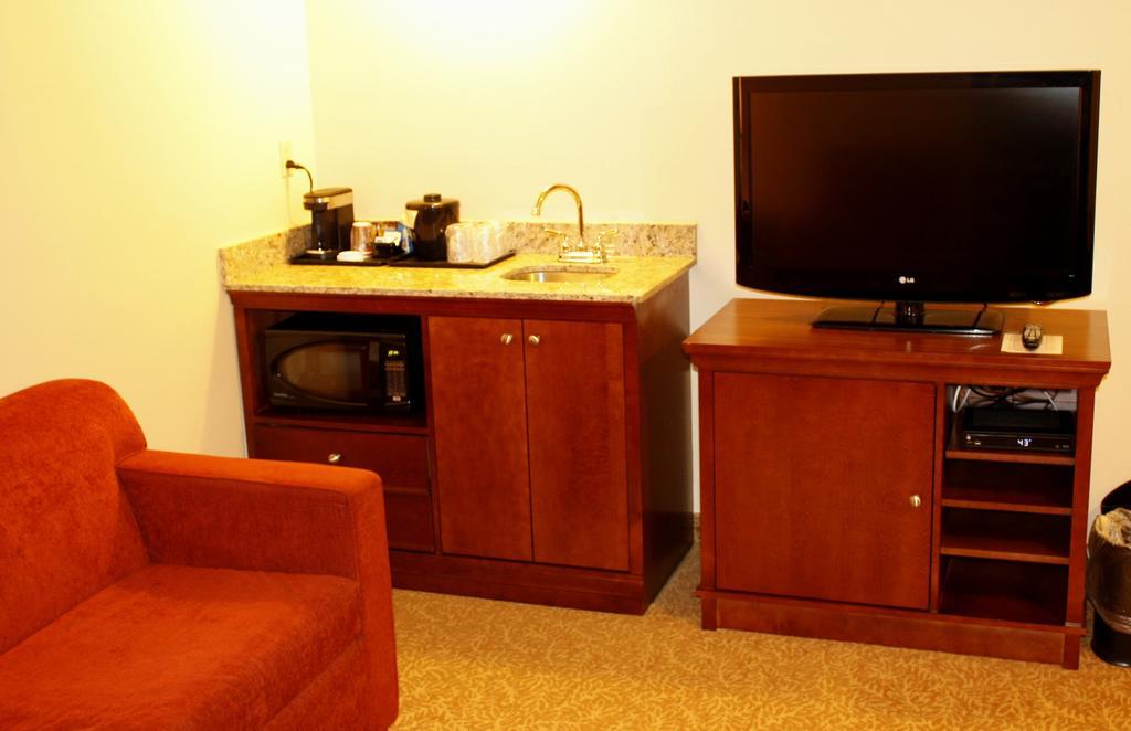 Travelodge Suites By Wyndham Regina - Eastgate Bay Extérieur photo