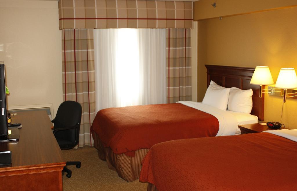 Travelodge Suites By Wyndham Regina - Eastgate Bay Extérieur photo