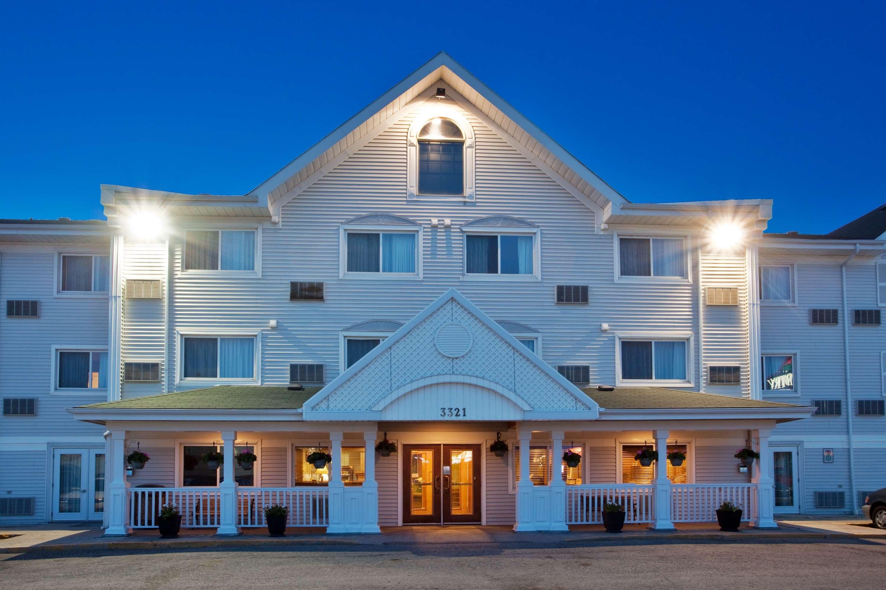 Travelodge Suites By Wyndham Regina - Eastgate Bay Extérieur photo