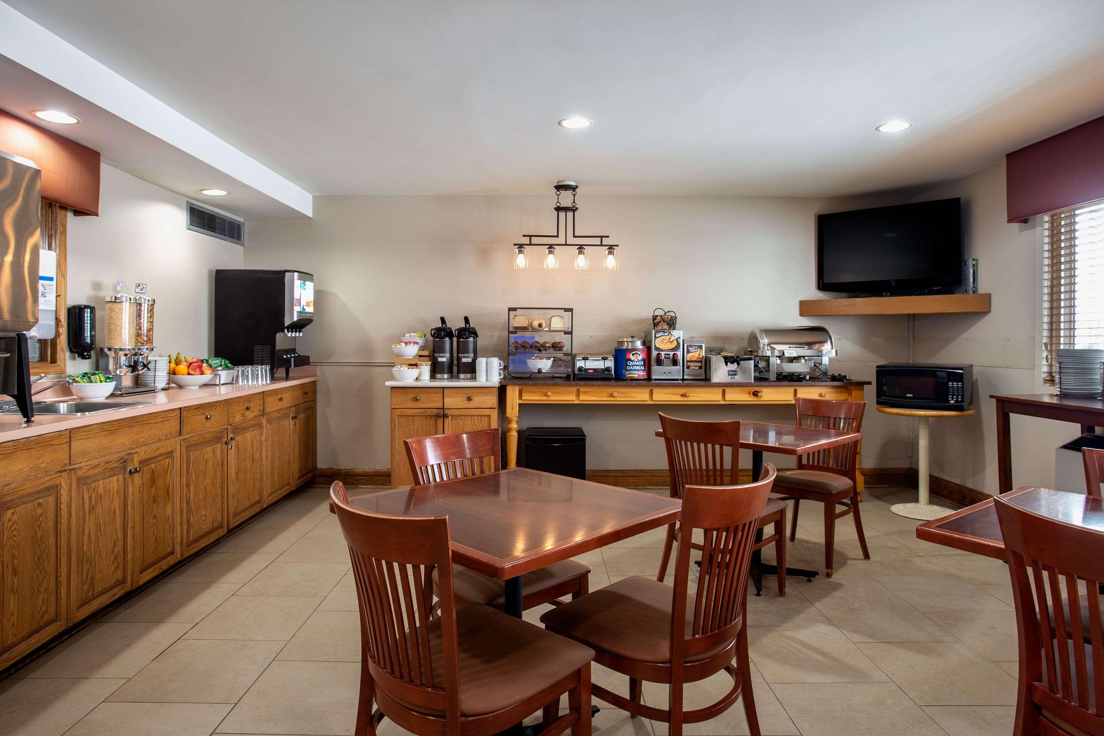 Travelodge Suites By Wyndham Regina - Eastgate Bay Extérieur photo
