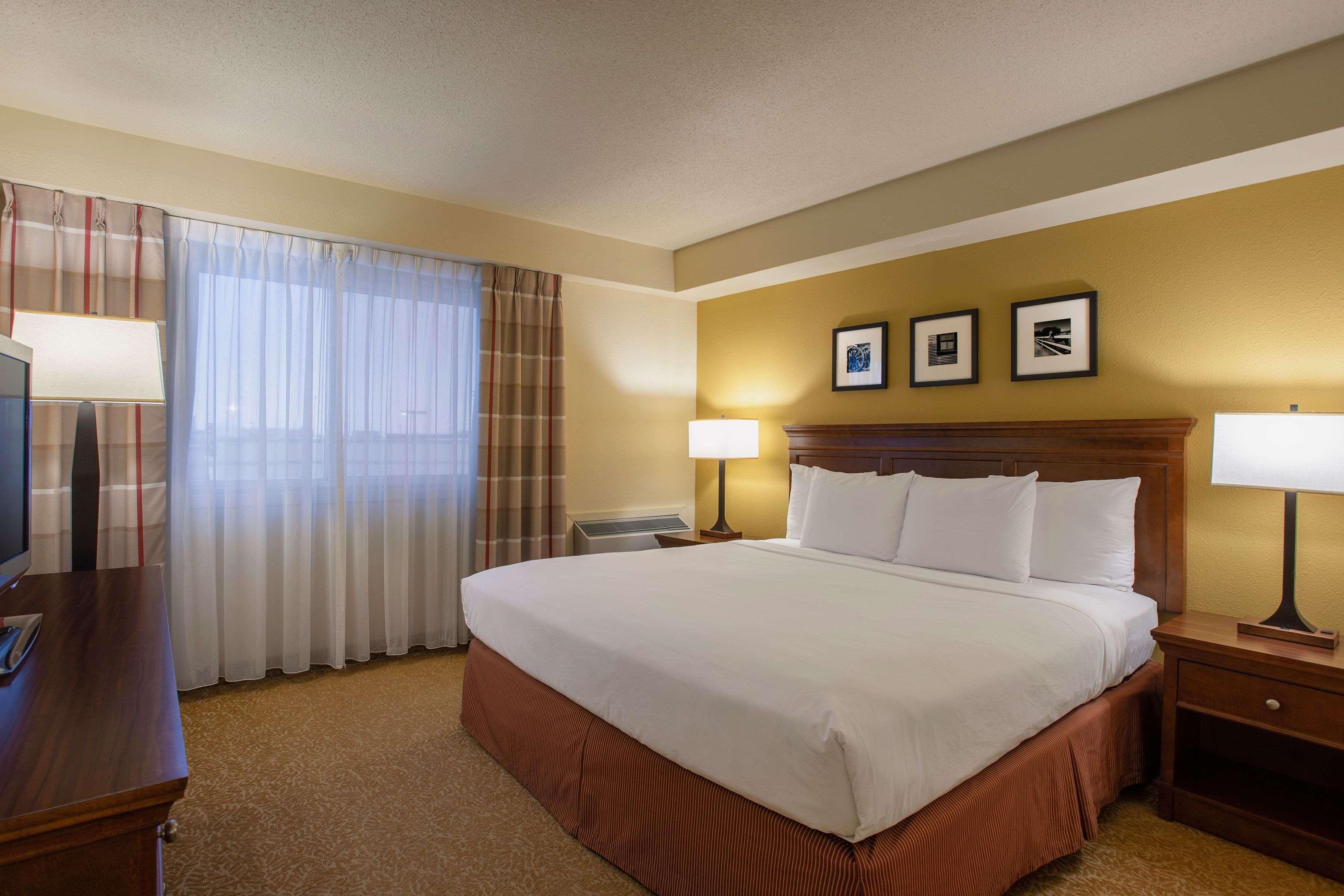 Travelodge Suites By Wyndham Regina - Eastgate Bay Extérieur photo