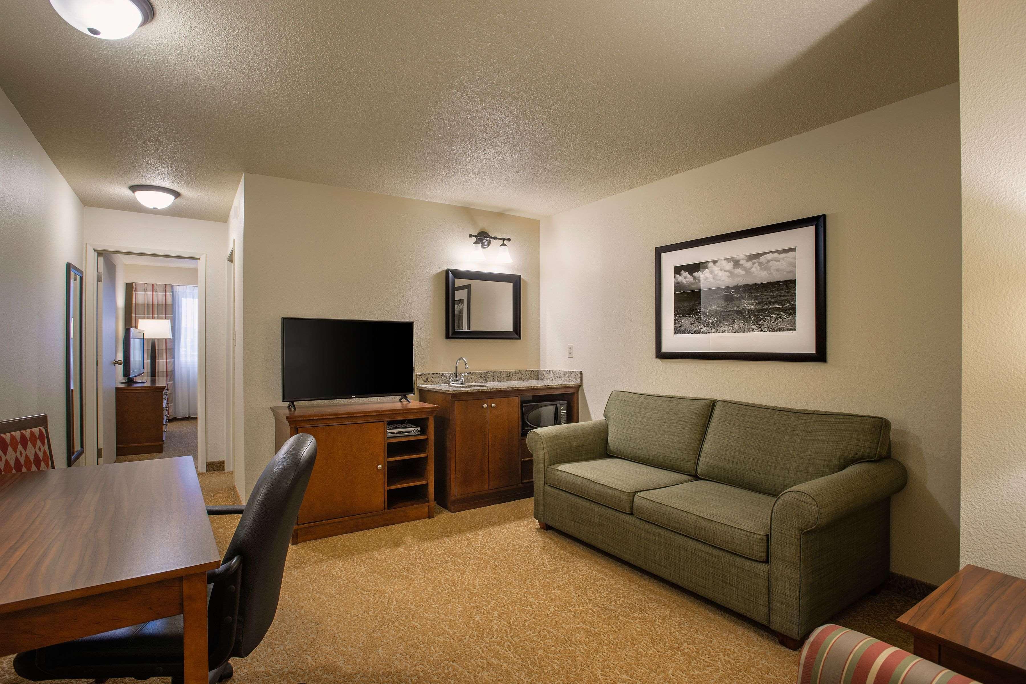Travelodge Suites By Wyndham Regina - Eastgate Bay Extérieur photo