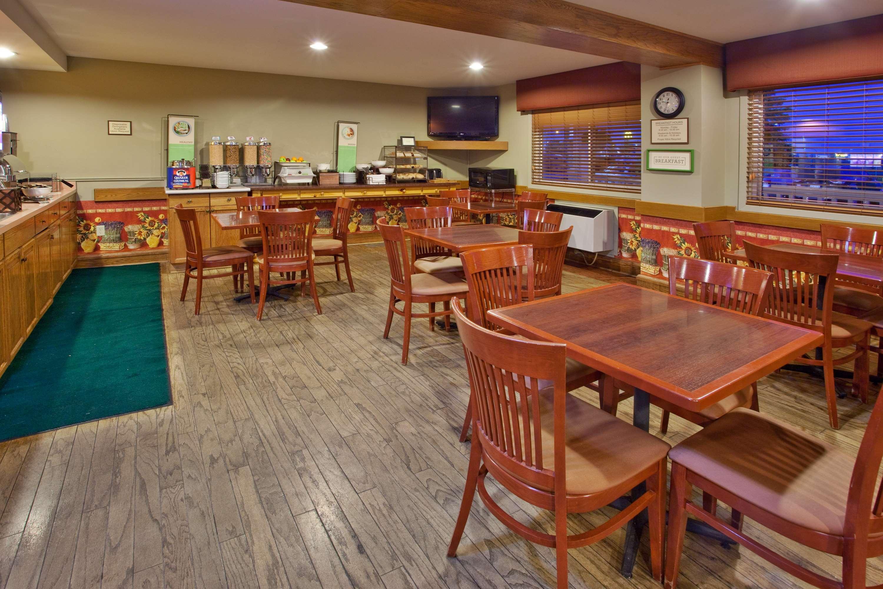 Travelodge Suites By Wyndham Regina - Eastgate Bay Extérieur photo