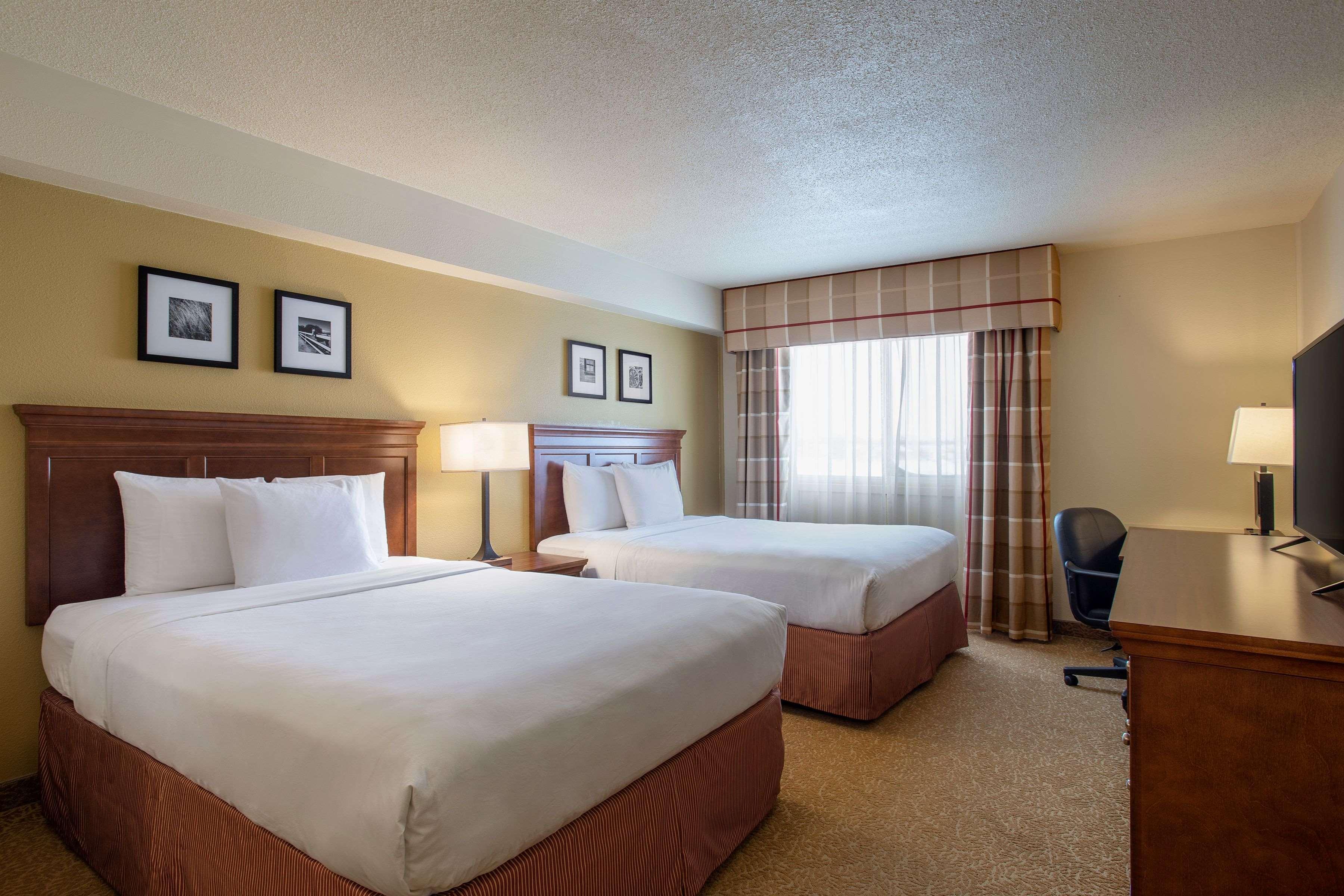 Travelodge Suites By Wyndham Regina - Eastgate Bay Extérieur photo
