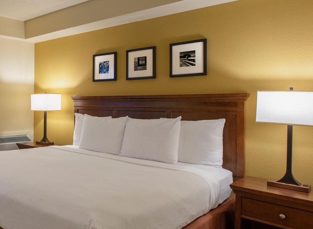 Travelodge Suites By Wyndham Regina - Eastgate Bay Extérieur photo