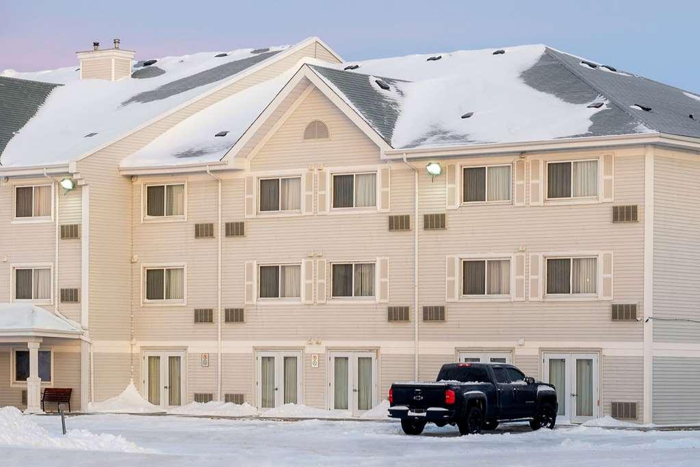 Travelodge Suites By Wyndham Regina - Eastgate Bay Extérieur photo