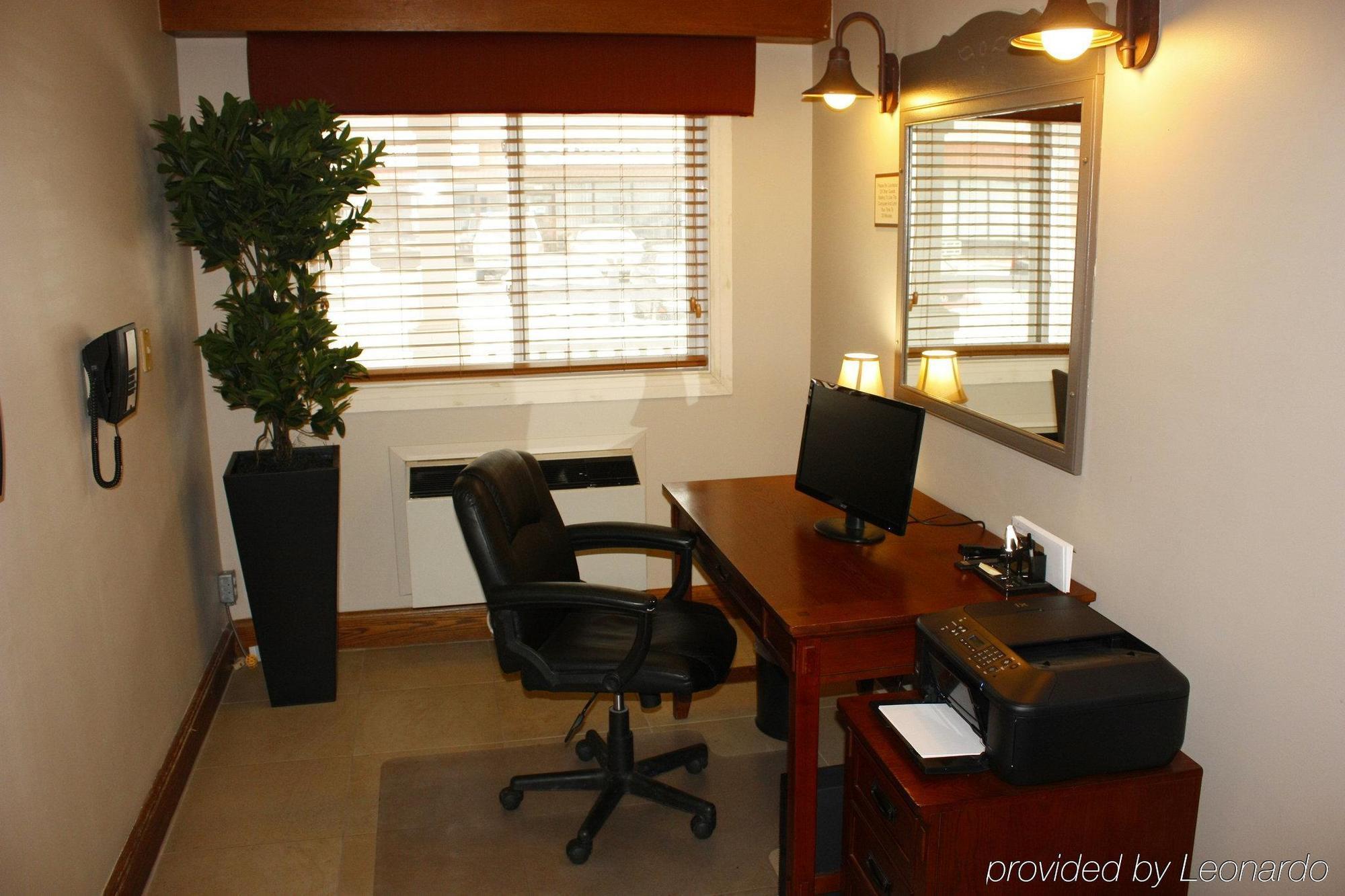 Travelodge Suites By Wyndham Regina - Eastgate Bay Extérieur photo